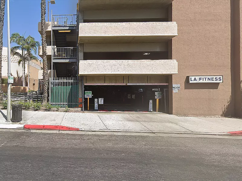 Parking at LA Fitness Hollywood Garage