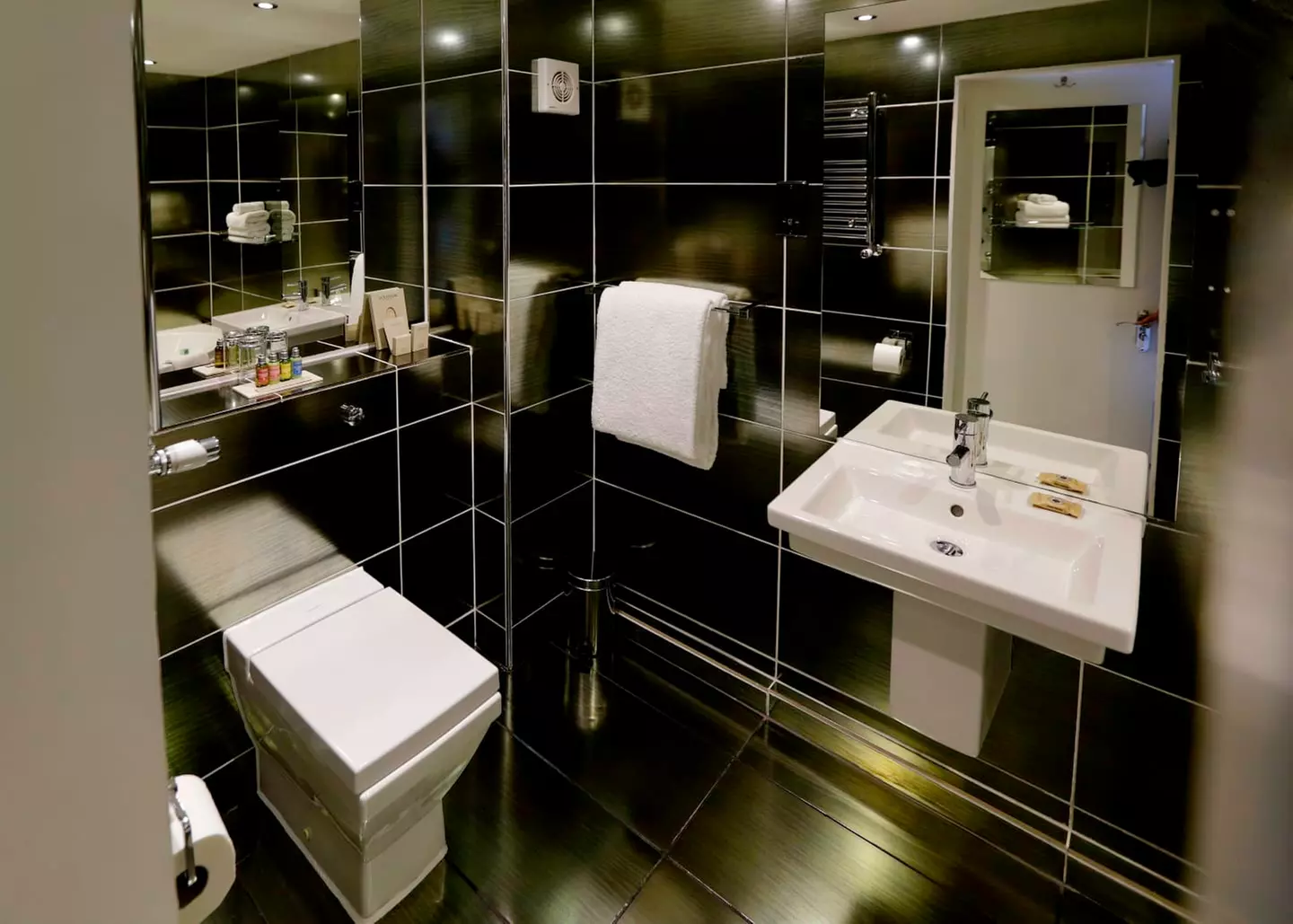 ✈ SCHOTTLAND | Edinburgh - Nira Caledonia 4*, 2 Nächte - City Trip