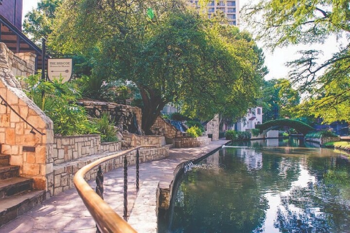 Best of San Antonio Small Group Tour with Boat + Tower + Alamo