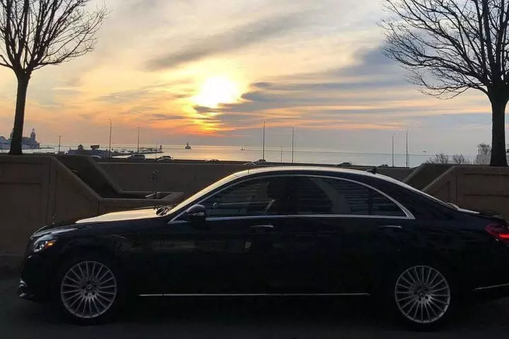 Curbside Sedan Transfer from O`Hare/Midway to Downtown Chicago