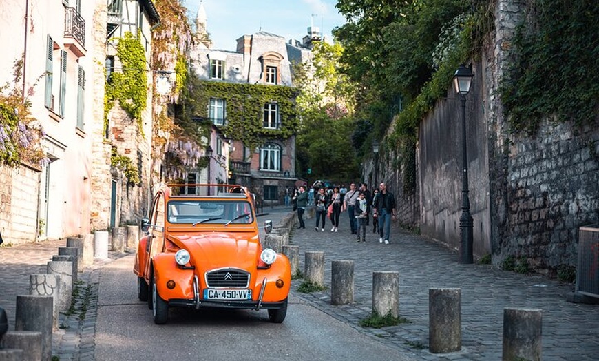 Image 1: Tour Privé de Montmartre en Citroën Classique