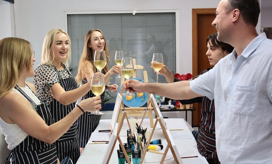 Image 3: Arte-Terapia con Vino : Velada Creativa en Alicante