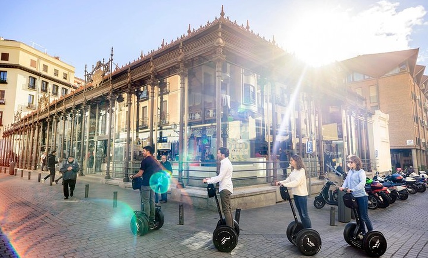 Image 3: Los Destacados de Madrid en Segway y Visita al Parque del Retiro