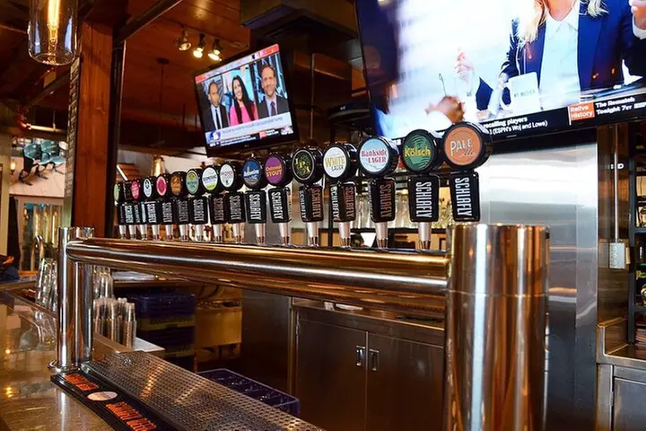 Private St. Louis Gastronomy Tour (BBQ Joints & Breweries)
