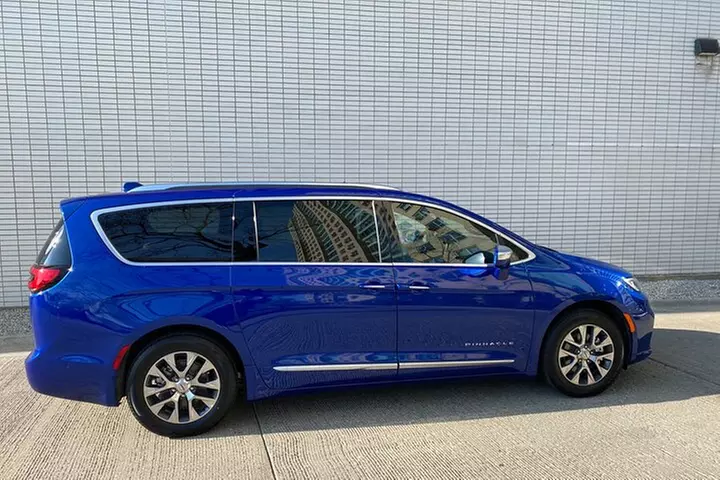 Small-Group Tour of Chicago Neighborhoods: North and South Side