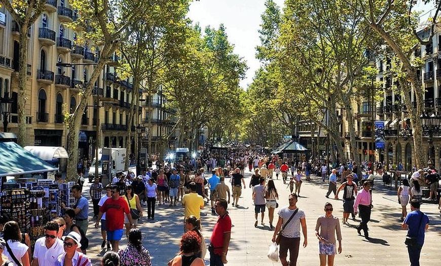 Image 4: Visita a pie del casco antiguo y el barrio gótico de Barcelona