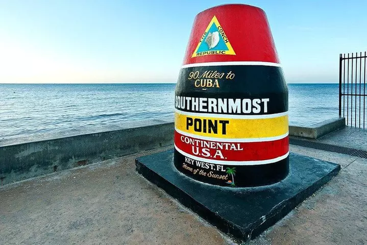 Full-Day Key West Tour and Coral Reef Snorkeling with Open Bar