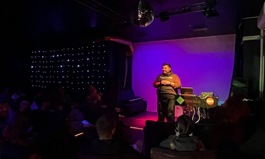 Image 2: Friday Funnies Englisch Comedy Showcase FREE SHOT