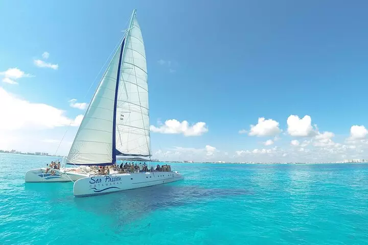 Discover Isla Mujeres tour with snorkel, buffet and open bar