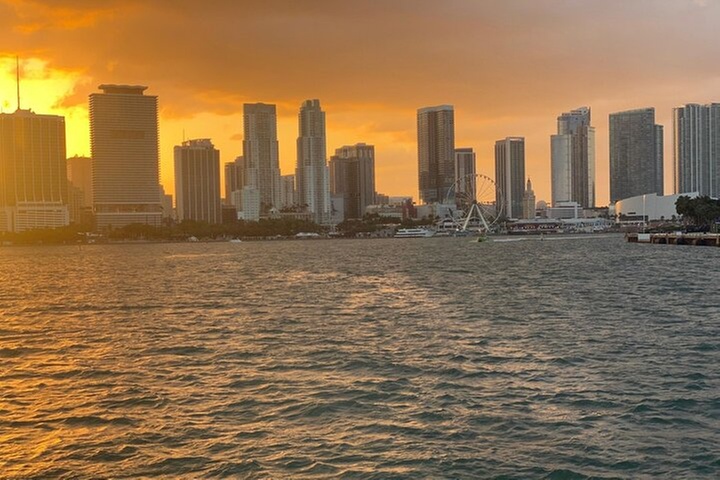 Sunset Cruise of Biscayne Bay Millionaire Homes & Cash Bar