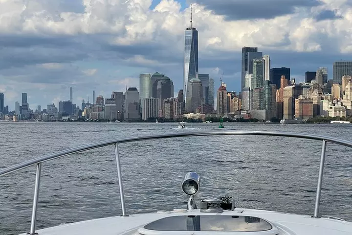 Best Private Luxury Daytime Boat Tour in New York City - 1 Hour