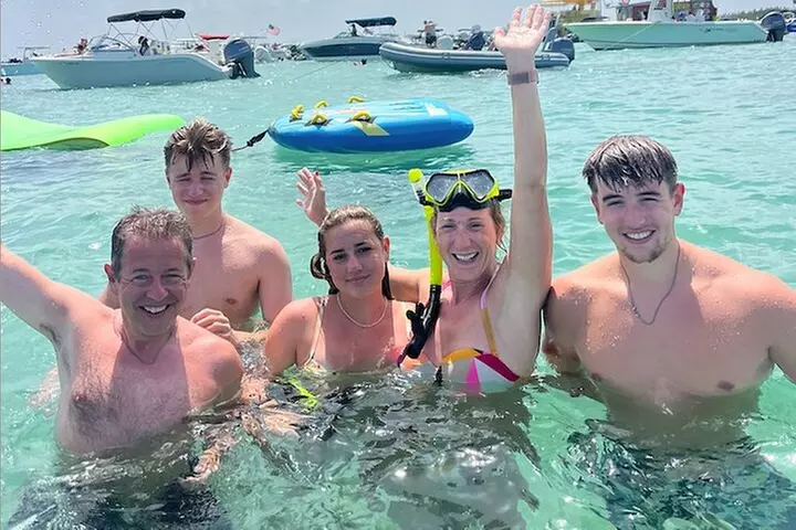 Miami Beach Luxury Yacht Adventure: Explore Stunning Coastline