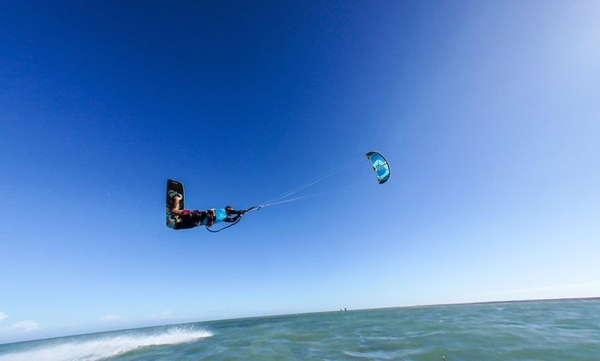 Image 2: Kitesurfing Lesson