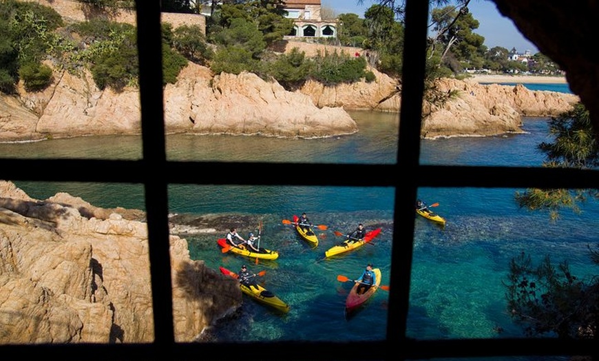 Image 7: Excursión Kayak + Snorkel - Costa Brava "Ruta de Las Cuevas"