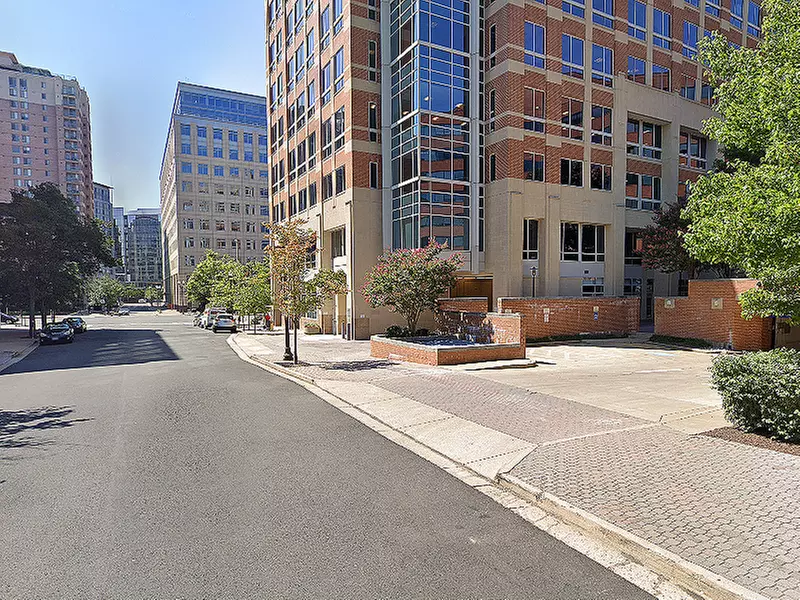 Parking at 4501 Fairfax Dr. Garage
