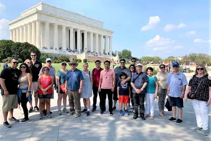 City Snapshot Tour with 10 Top Memorials, Optional Entry Tickets