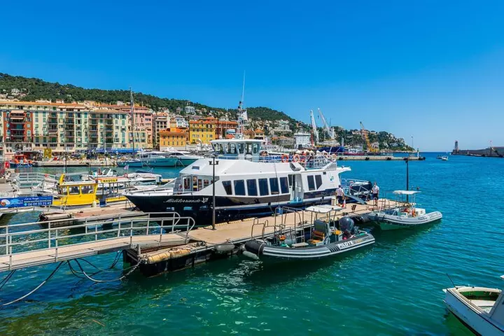 Croisière touristique sur la côte méditerranéenne au départ de Nice
