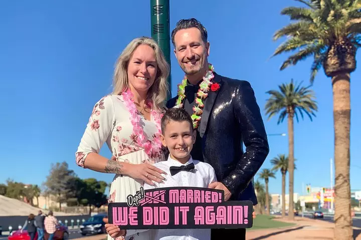 Get Married at the Fabulous Las Vegas Sign + Photos
