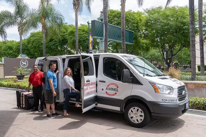 Private Round-trip Airport Transfer: John Wayne Airport to & from A...