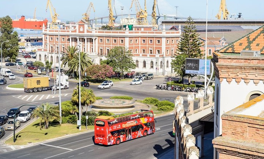 Image 3: Excursión por la costa de Cádiz: Excursión en autobús turístico con...