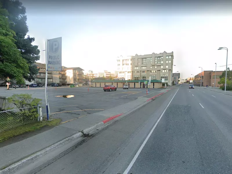 Parking at [5075] 220 E. 6th Ave. Lot
