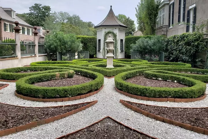 Charleston: Off The Beaten Path - Primary Image