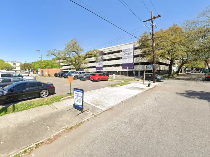 Parking at 3601 Prytania St. Lot
