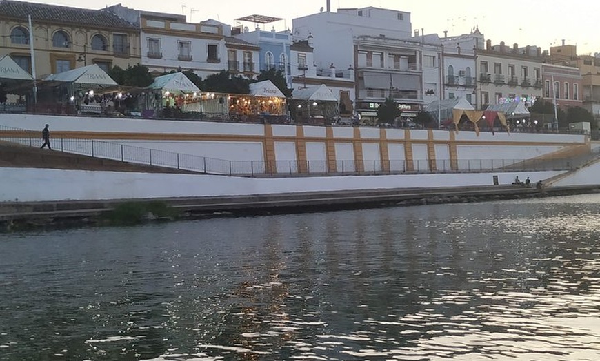 Image 9: Travesía en barco por el río Guadalquivir en Sevilla