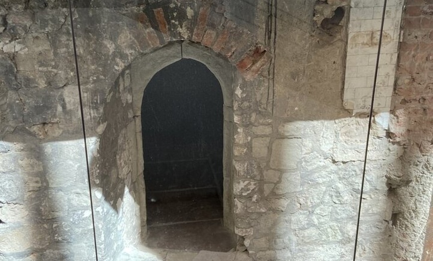 Image 9: Medieval London Self-Guided Tour for Kids and Families in English