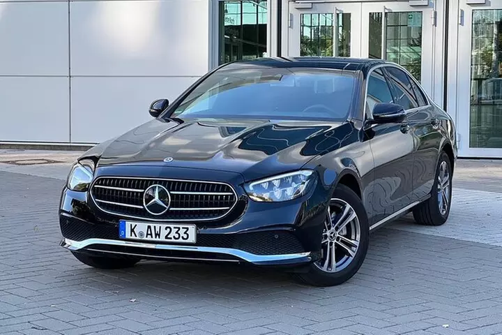 Privater Limousinentransfer vom Flughafen Köln nach Köln-Stadt - Primary Image