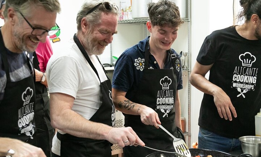 Image 10: Clase de Paella y Sangria con Tapas y Visita al Mercado