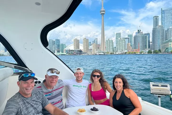 60-Minute Toronto Luxury Yacht Sightseeing Prosecco Cruise! - Primary Image