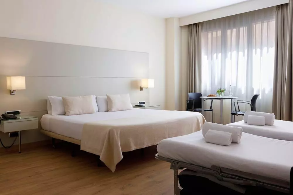 ✈ SPANIEN | Barcelona - Mariano Cubi Aparthotel Barcelona 4*, 2 Näc...