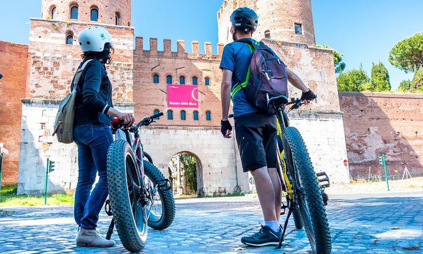 Image 1: Tour PRIVATO in bici elettrica della Via Appia Antica