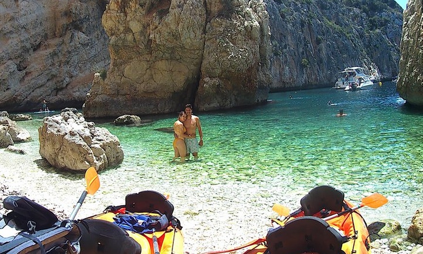 Image 5: Excursión Kayak Granadella + Snorkeling + Picnic + Fotos + Visita C...