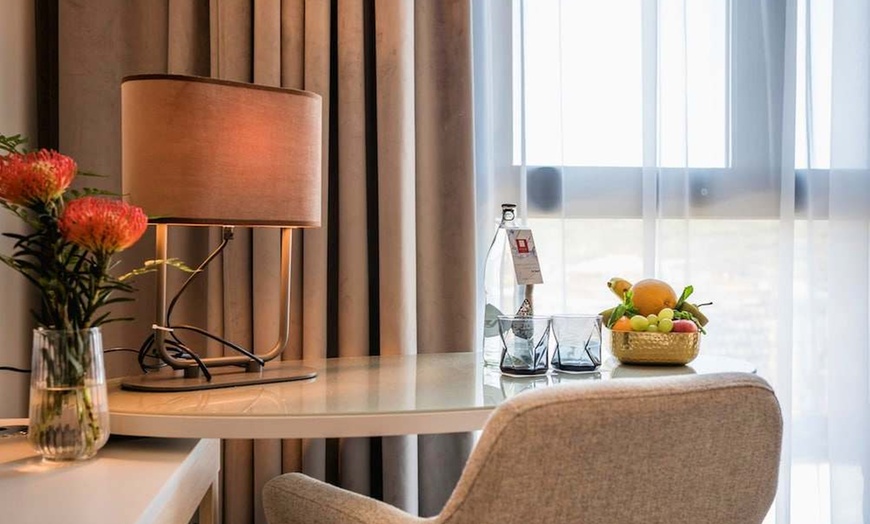 Image 8: ✈ SPANIEN | Barcelona - Leonardo Royal Hotel Barcelona Fira 4*, 2 N...