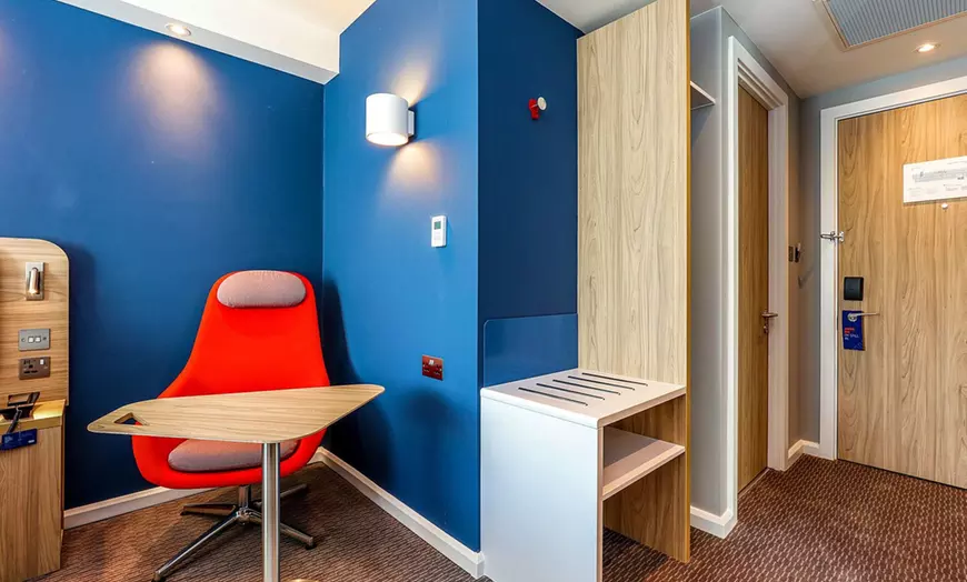 Image 4: ✈ REGNO UNITO | Londra - Holiday Inn Express London - Hammersmith, ...