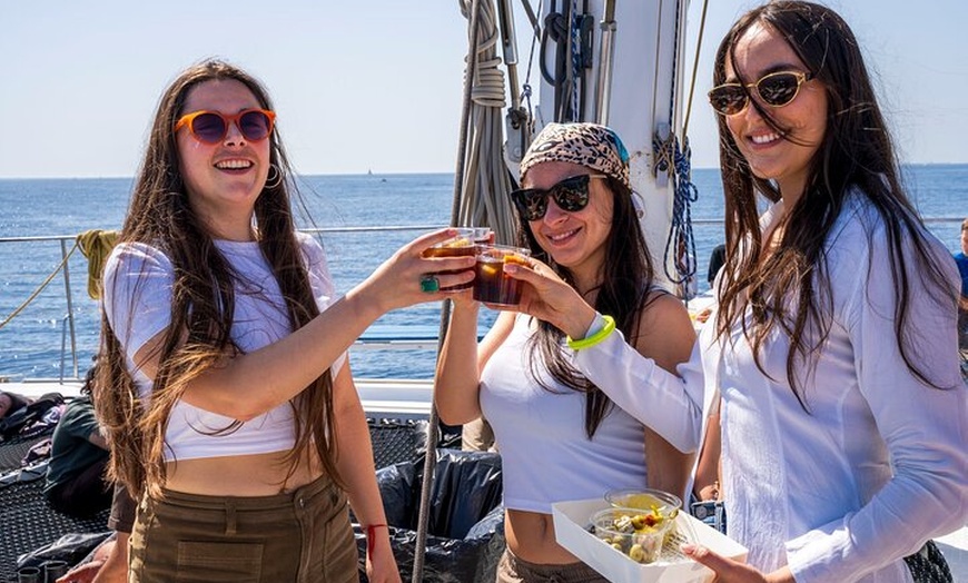 Image 4: Descubre Barcelona desde el mar con bebida de bienvenida!