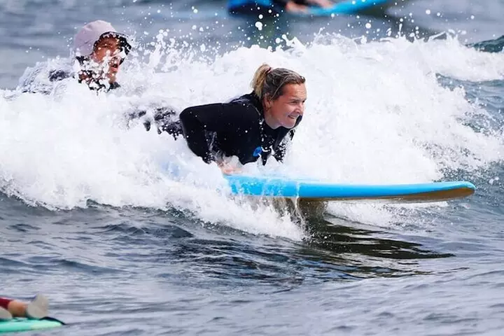 Clase de Surf Grupal en Playa de Las Américas con Fotografías