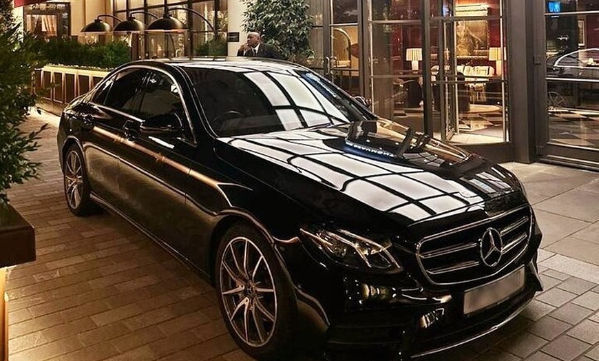 Image 7: Luxury Transfer inside London - Any Hotel or Train station