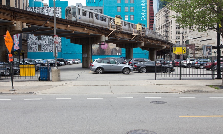 Image 3: Parking at Loop Auto Parks Lot