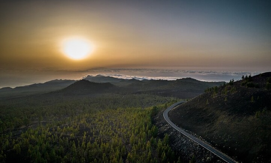 Image 16: Parque Nacional Teide con furgoneta