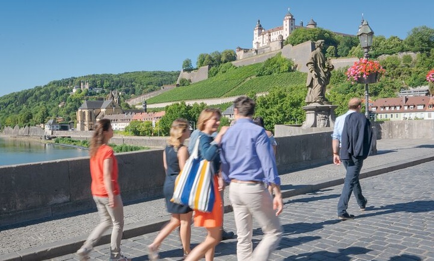 Image 6: Kurzer Spaziergang durch Würzburg mit fränkischem Wein