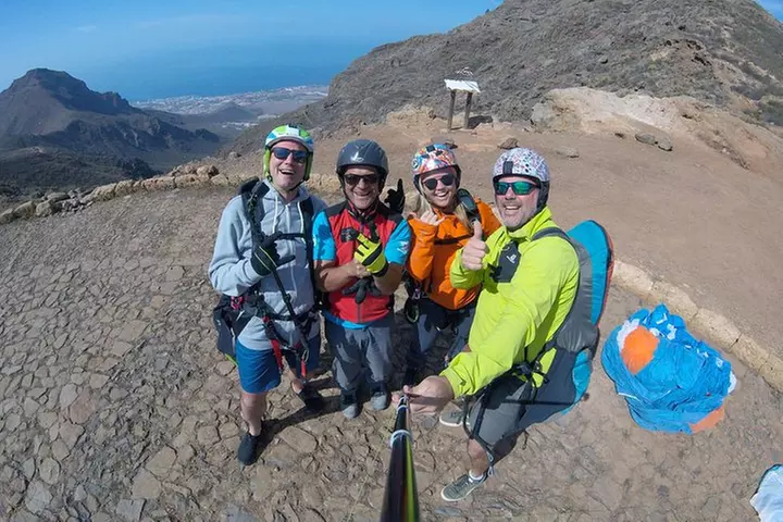 Experiencia épica de parapente en Tenerife con el equipo campeón de...