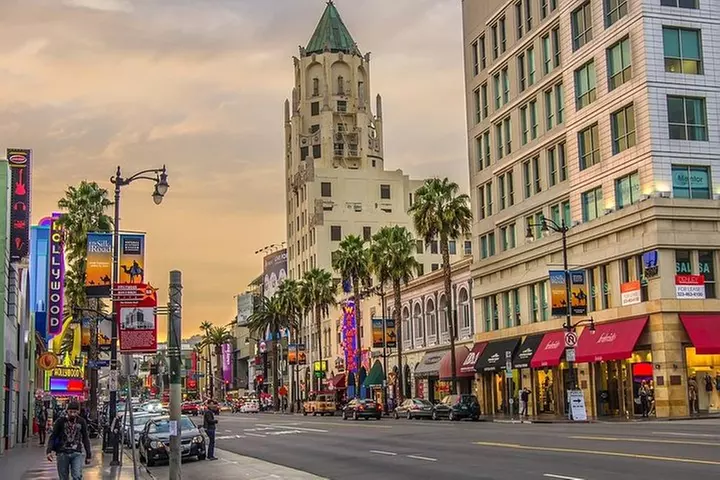 Departure Transfer: Los Angeles to Airport LAX by Luxury Car - Second Medium