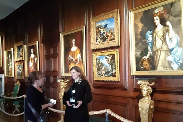 Private tour with an accredited expert guide Hampton Court Palace