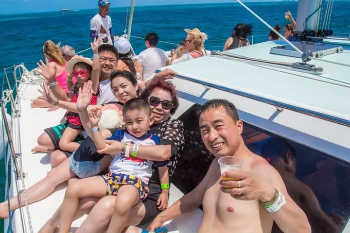 Afternoon Half-Day Catmaran Sailing and Snorkel Adventure