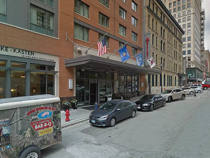 Parking at Milwaukee Marriott Downtown - Valet Kiosk