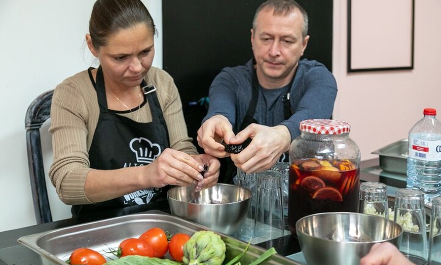 Image 8: Clase de Paella y Sangria con Tapas y Visita al Mercado