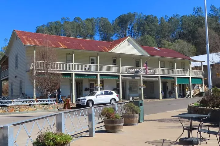 A Highway 49 Drive: A Self-Guided Audio Tour from Placerville to Ja...